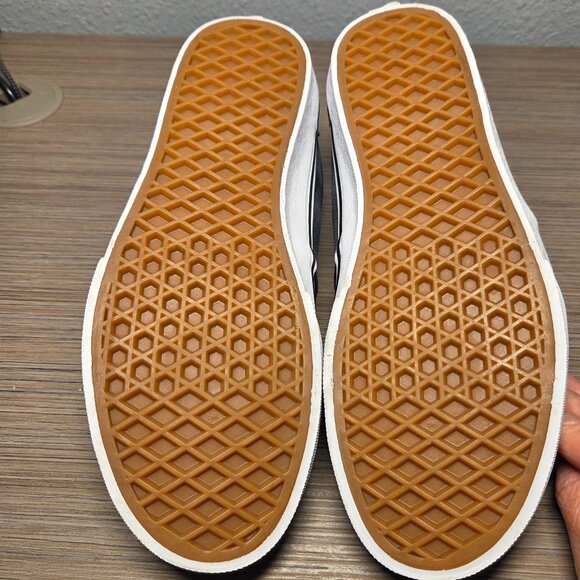 Like New!!! Vans Black & Gray Plaid Atwood Deluxe Sneakers – Size: 7Y/M / 8.5 W - Picture 8 of 10